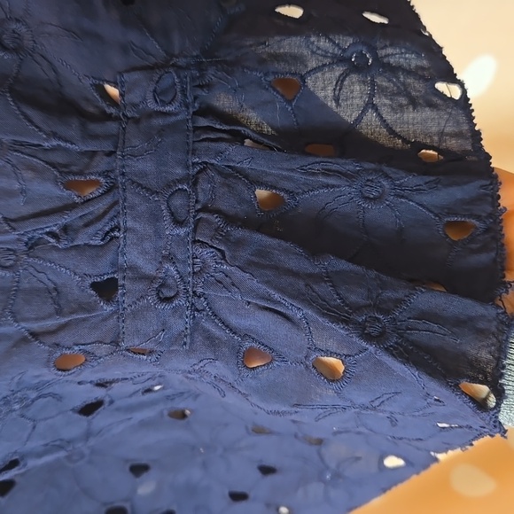 Trovata Navy Eyelet Top, Sz L NWT - Picture 6 of 7